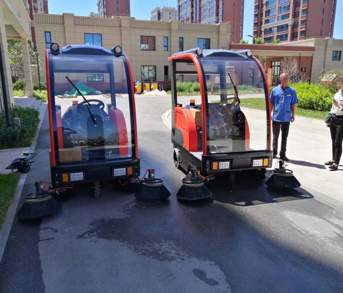 駕駛式掃地車(chē)